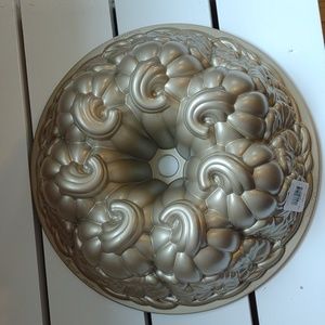 NWT Nordic Ware Pumpkin Patch Bundt Cake Pan from Williams Sonoma
